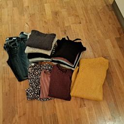 Kleiderpaket Damen
Marken:  Only, Vero Moda, Mango, H&M, 

Gr. S

2 Jeans Gr. 27/32
9 Pullis
2 Strickjacken
3 Blusen
