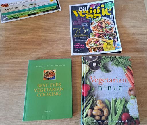 Buy & Sell Kent Maidstone - Photos for 2 VEGETARIAN COOK BOOKS & A MAGAZINE