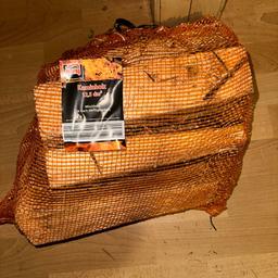 2 Säcke Mischbrennholz (12,5 dm3) pro ein Sack 5€ beide Säcke 8€ Abholung bevorzugt, Versand bei selbst übernahme der Kosten möglich.