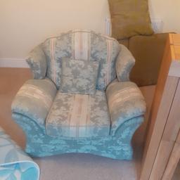 Large good quality 3 piece suite, very good condition.