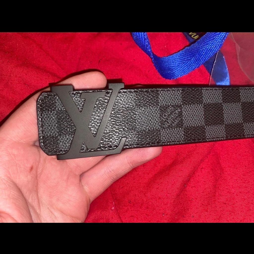 Louis Vuitton belt black
Comes with box and bag
Receipt to show authentication