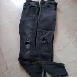 2 Jeans Gr.31 schwarz, neuwertig
Destroyed, Knöchellänge
Auch einzeln zu verkaufen, je €5,--
Versand gegen Aufpreis