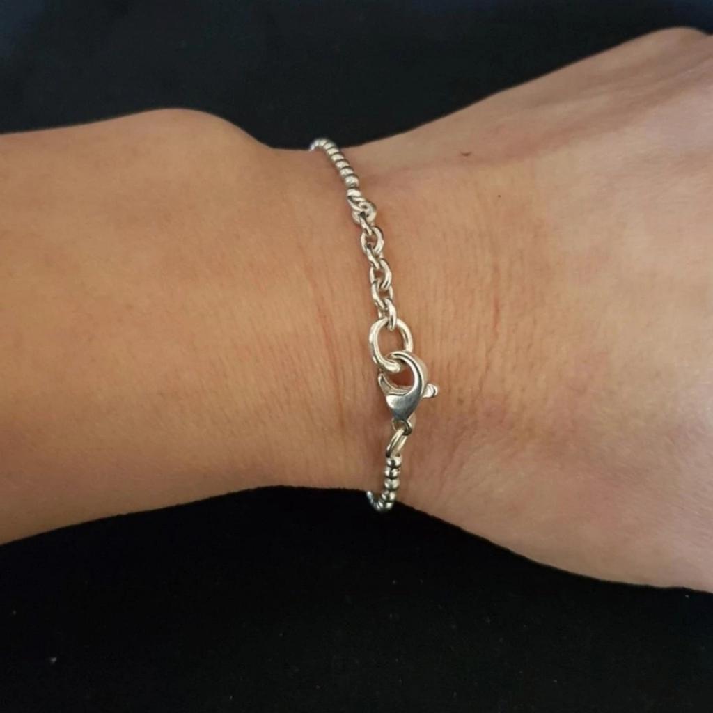 925 sterling silver hand made beaded bracelet
Weight 4.3 grams approximately
Approximately 19cm long
(7 3/4 inches)
Combine postage available
from a smoke,damp and pets free home
post only, no collection