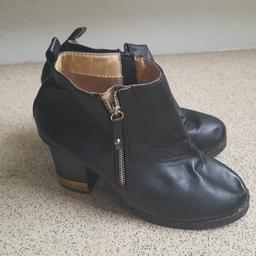Select Ankle Boots Slightly Crushed but still in good condition