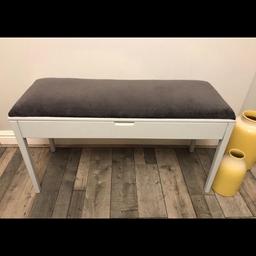 Beautiful grey wooden bench, with a dark grey suede patterned top.

The top lifts up to provide small storage space.

Measurements as follows
L 37 inches
W 14 inches
H 21 inches

 Collection only from SK9