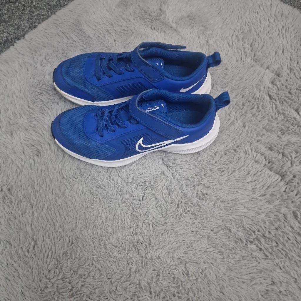 Nike trainers in blue and white, size 2.5