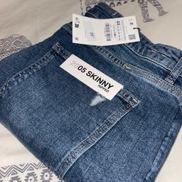 Zara Skinny Ripped Jeans (RRP £36)

Condition: Brand New with tags
Colour: Blue
Size: EU 44 / UK 34 - Regular