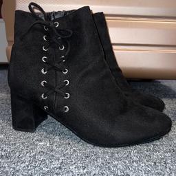 Select ankle heel boots.
Good condition, hardly worn.
Size 8, will fit 7.