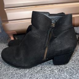 F&F heel boots.
Used condition - please see photos. But still use left.
Size 8, will fit 7.