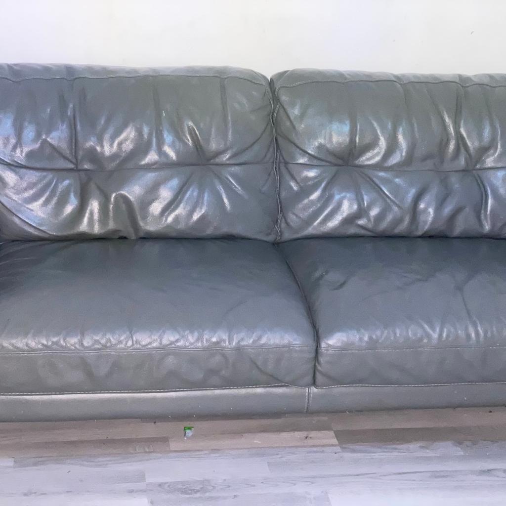 Urgent sale need to empty the flat
Great condition looks neat and tidy has a few scratches and marks but not very noticeable has been used for 3 years
Bought from DFS For £1200
Pick up only please see dimensions on my post