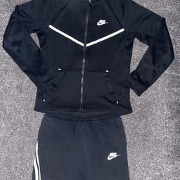 Nike tech sale outlet junior