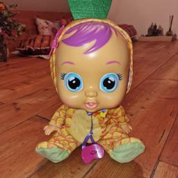 Interaktive Babypuppe mit Ananasduft, echten Kullertränen und Babygeräusche; Geschenke für Mädchen & Jungen Puppe ab 2 Jahre.
Neupreis liegt bei 41,12 € 
Unbenutzt, ohne Originalverpackung.
Zzgl. Versand ab 4,95 €.
