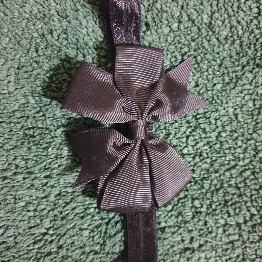 brand new black bow headband
perfect for spring/summer,
wedding, christening, party, valentines, engagement, birthday and much more.
can post at buyers cost
plenty others to look at on my listings