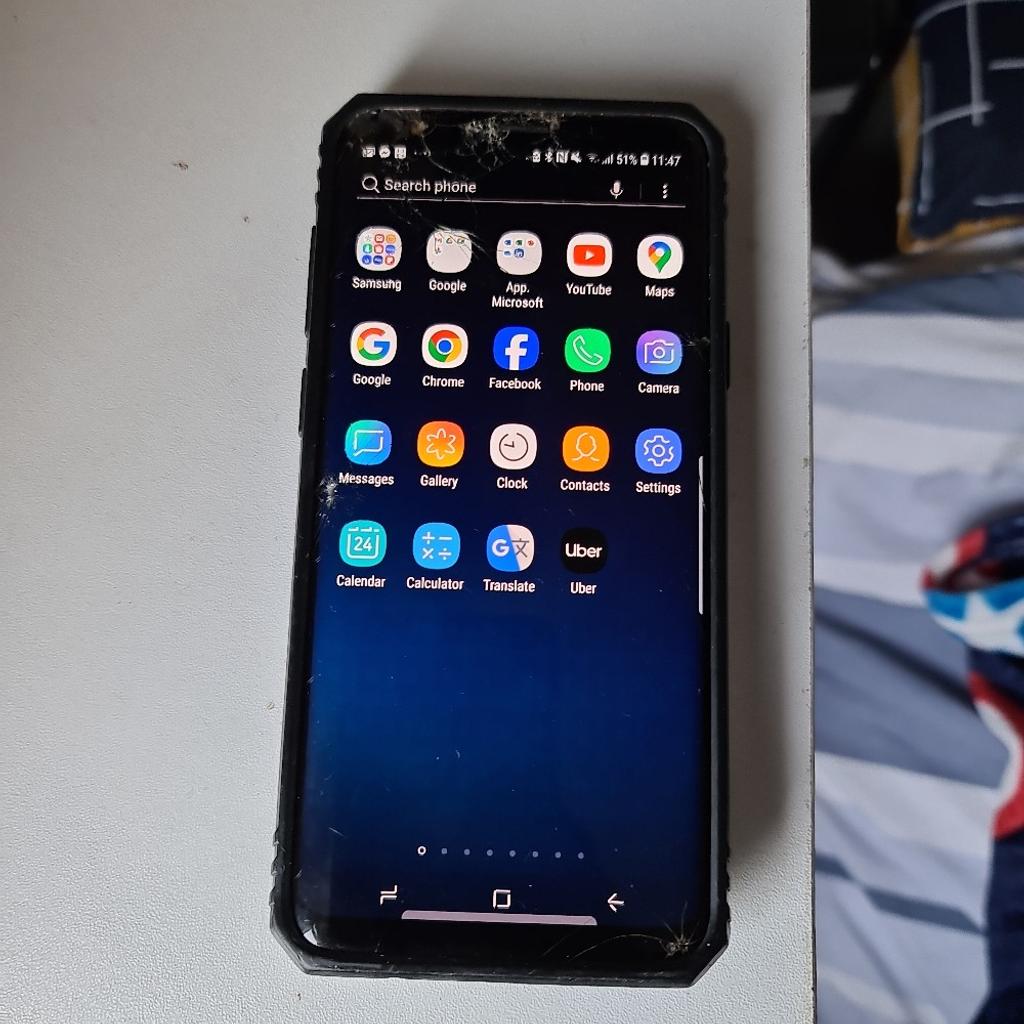 hello there, I'm selling my old phone Samsung S9+ hardly worked, I bought 3 years ago.
the screen is cracked but the touch is permanently working.