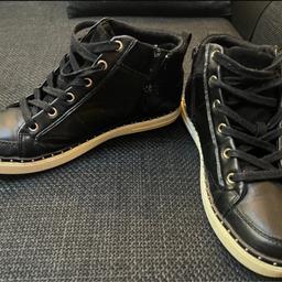 Black boots from Aldo, used them but still in a good condition.
Size Uk 4.5 (Eur 37.5).