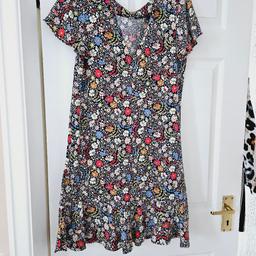 Lovely floral dress with a fluted style hem, easy wear pull on style, size 12.

cash and collection only, thanks.
possible delivery to Conisbrough on Saturday mornings only between 10.30 and 11am.
