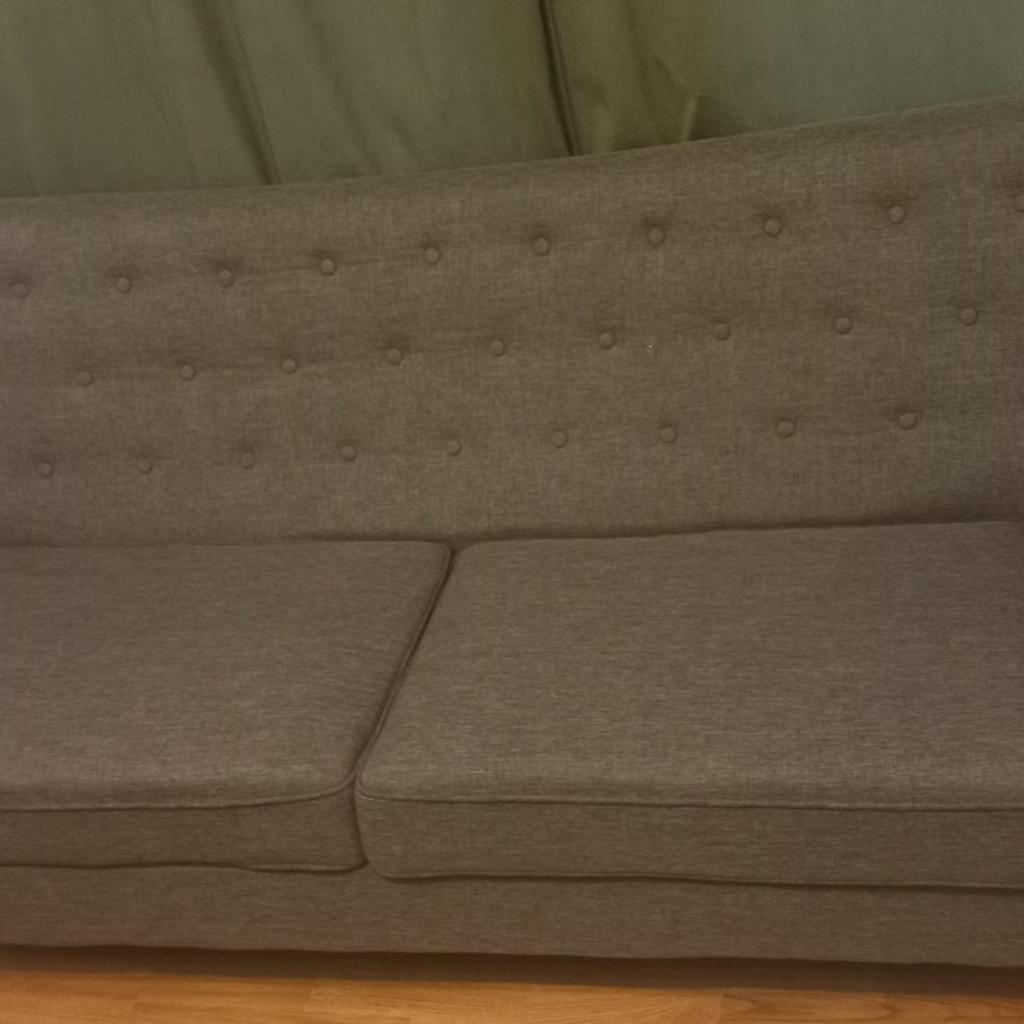 Wegen Platzmangel zu verkaufen! Schönes Sofa (ohne Schlaffunktion) in grau - Länge ca. 97cm.