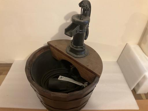 Buy & Sell Surrey Reigate and Banstead - Photos for Barrel water feature with pump