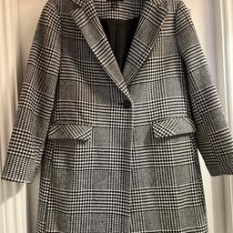 New Look 3/4 length dog tooth coat size 10 petite, fully lined, 2 pockets, 1 button fastening. Only bought last year only worn few times, grab a bargain!