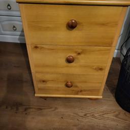 a nice size 3 drawer bedside cabinet in good condition. Good size deep draws.