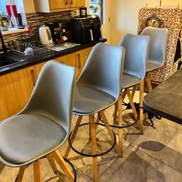 4 easy clean bar stools can be wiped. Faux leather. Wood and metal frame.
Collect only