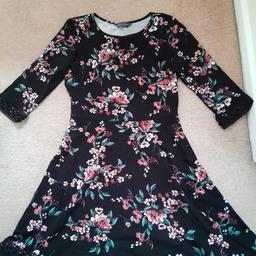 Dorothy perkins floral print dress size 10, skater style, stretchy material, knee length, 3/4 lenth sleeves, excellent condition