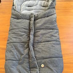 In very good condition, very cost and up to 3 years old. Water repellent and fleece inside.
