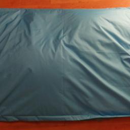 Dieser gebrauchte Bean Bag / Sitzsack ist in einem Top Zustand und bietet Platz für 2 Personen. Mit einer Größe von 140 cm x 200 cm in der Farbe Hellblau/Türkis ist er perfekt für Jugendliche, Kinder und Erwachsene geeignet. Das einfarbige Muster lässt sich gut in jede Wohnlandschaft integrieren. 

Der Sitzsack eignet sich optimal zum Entspannen und Relaxen, ob alleine oder zu zweit. 

Material:
Bezug - Polyester Oxford 600D (doppelt gesichert zweifach vernäht)
mit Reißverschluss

Füllung - Orig