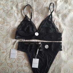 BNWT Juicy Couture Intimates satin & lace set
bralette is Size S
brazillian knickers are size XS
