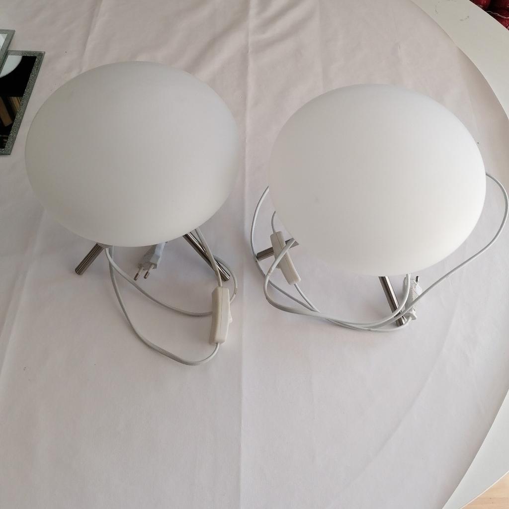 Zwei Nachttischlampen, modernes schlichtes Design, Privatverkauf, keine Rücknahme, Versand bei Kostenübernahme möglich, zusammen 6€