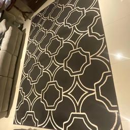 Used like new carpet rugs size 280x190cm black ex conditions £50
Collection le5