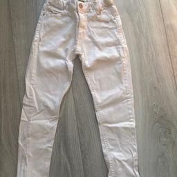 Zara Girls Slim Fit Jeans
Age: 6-8 (128cm)
Button adjuster in waist band
Small mark shown in pictures (have not attempted to remove)
Small zips on legs
FREE COLLECTION
