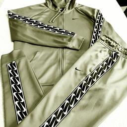 Nike Original Womens Tracksuit.
Size M
khaki
Hooded Jacket With Cuffed Bottoms.
Jacket Size 12/14
Bottoms Size 10
Lovley Tracksuit
Worn Twice
in New Condition
 Collection only
