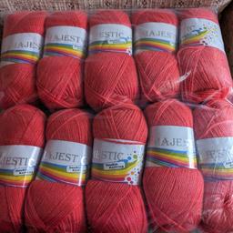 1000g of either colour £3.50 post.Dk wool.in pet and smoke free home