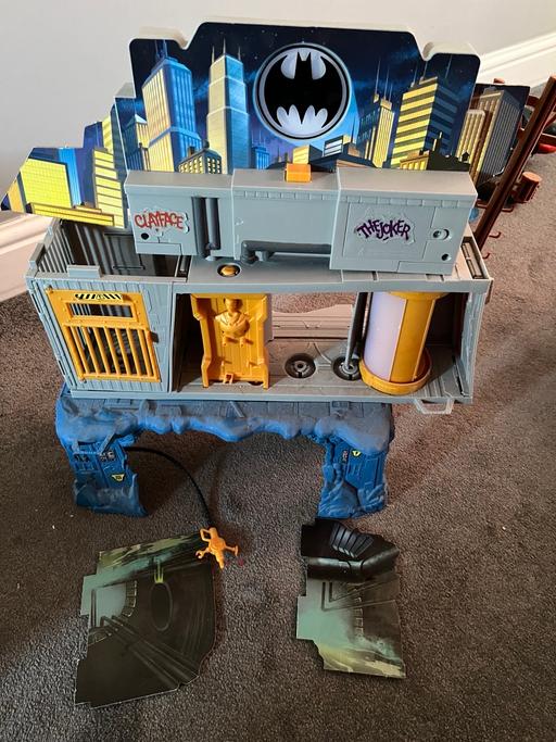 Buy & Sell Surrey Elmbridge - Photos for Batman 3 in 1 batcave playset