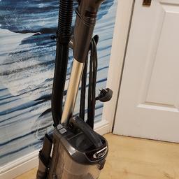 SHARK Lift Away True Pet NV601UKT Upright Bagless Vacuum Cleaner

in excellent condition and excellent working order