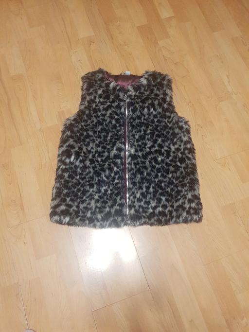 Buy & Sell West Midlands Wolverhampton - Photos for Fluffy Gilet 13-14Y