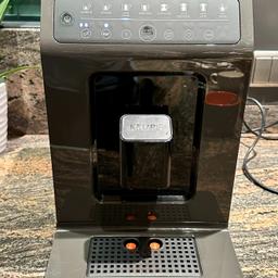 KRUPS Kaffeevollautomat EA89Z Classic Edition

Verkauf wegen neue Automat Geschenk. Top Zustand.

Haben wir nicht viel benutzt.
Rechnung, Original Verpackung, Garantie bis 2026 dabei.