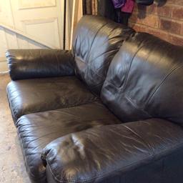 Brown 2 seater leather settee good condition