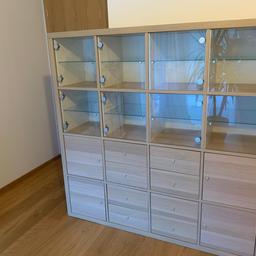 Kallax Eichenffekt weiß lasiert
mit 4x2 Schuhladen-, 4 Tür- und 8 Vitrineneinsätze
147 x 147 x 39 cm groß
ca. 2 Jahre alt
Neupreis 555 Euro (Ikea)
Selbstabholung