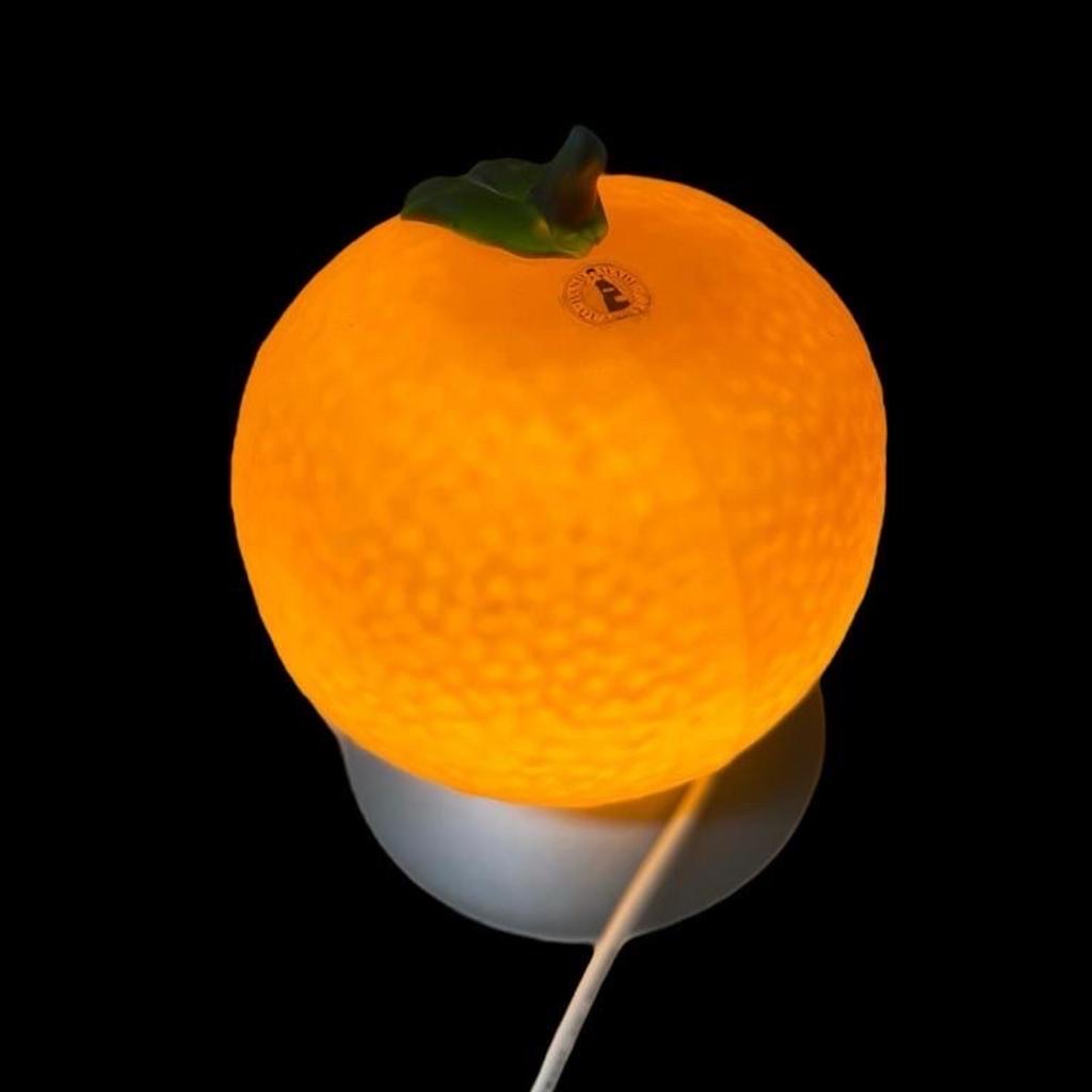 Verkaufe diese Vintage Ikea Lampe, die in den 90ern. Bei Ikea erhältlich war. Guter Zustand

Die Orange ist aus Glas mit, der Sockel aus Kunststoff.
Insgesamt hat die Lampe eine Höhe von ca. 22 cm

Kann bei Übernahme des Kosten verschickt werden.

Dies ist ein Privatverkauf ohne Garantie, Rücknahme und Gewährleistung