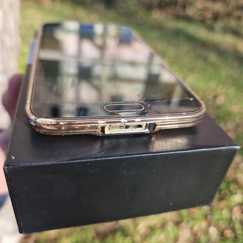 Zustand

Siehe Bilder, voll funktionsfähig

Info

Marke Samsung
Samsung Galaxy S5 Smartphone
Rückseite Gold
(5,1 Zoll (12,9 cm) Touch-Display,
16 GB Speicher
Android 6.1)
Mit Displayschutz
Neupreis damals €400
Gekauft bei Mediamarkt