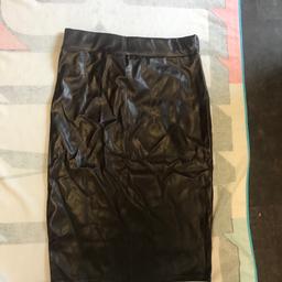 Brand new with out tags brown faux leather skirt elastic waist size 8 to 10 no offers £5