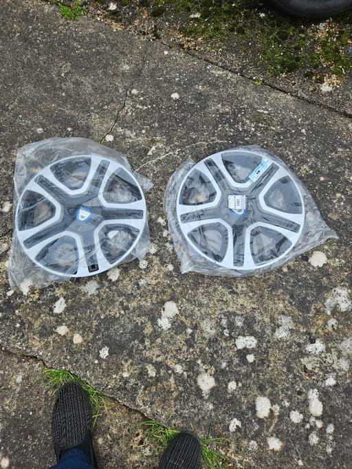 Vehicles West Midlands Birmingham - Photos for 2 brand new Dacia wheel trims 16inch