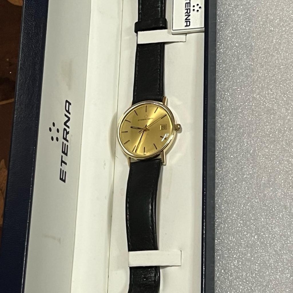Wunderschönen Herren Armbanduhr ETERNA-MATIC Automatik

Gelbgold 585 14 k

Armband: Echt Leder

Durchmesser: 38 mm

Gewicht: 37 Gramm

Uhrwerk Perfekt Funktioniert Läuft genau Zeit

Versand möglich
