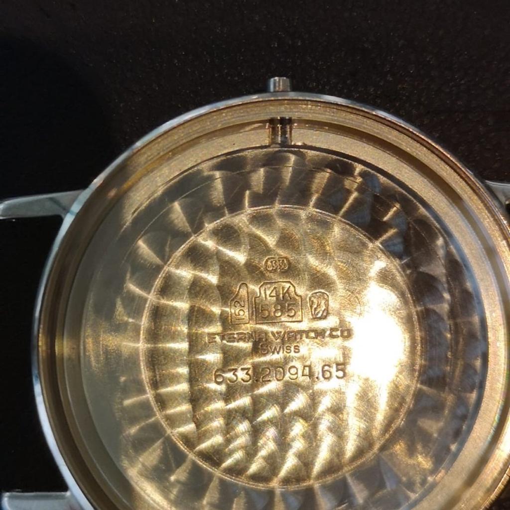 Wunderschönen Herren Armbanduhr ETERNA-MATIC Automatik

Gelbgold 585 14 k

Armband: Echt Leder

Durchmesser: 38 mm

Gewicht: 37 Gramm

Uhrwerk Perfekt Funktioniert Läuft genau Zeit

Versand möglich