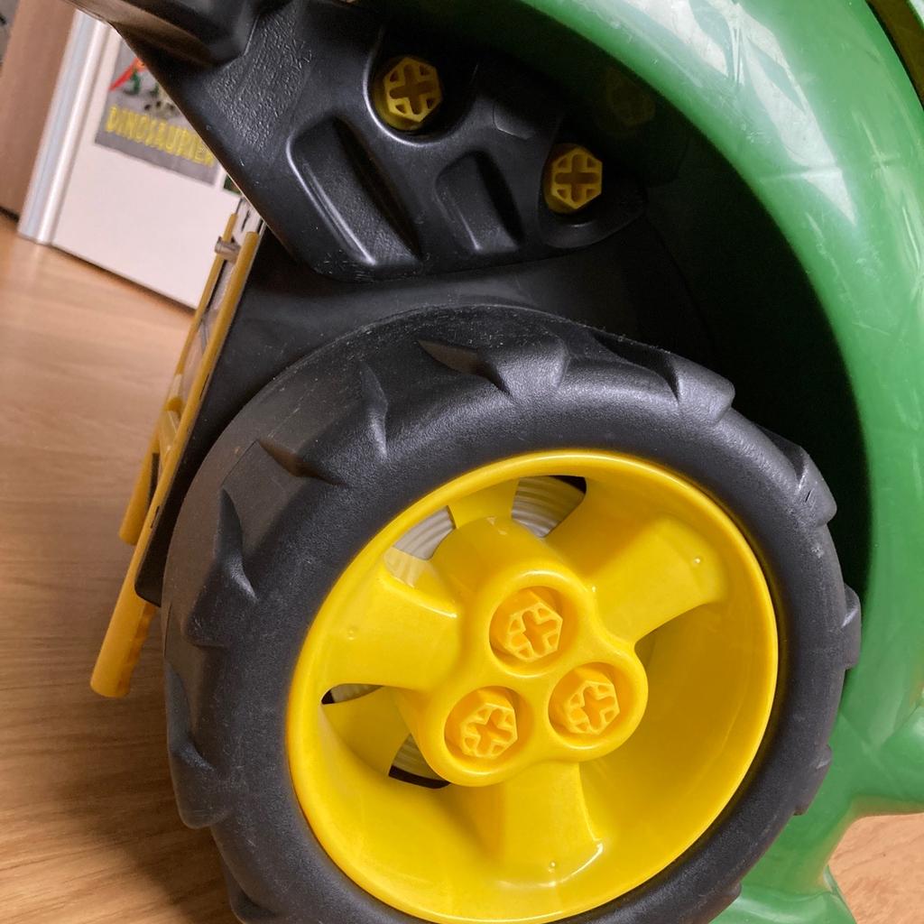 Klein Theo 3916 John Deere Tractor Engine | 56-teilige Traktormotor-Nachbildung mit vielen Funktionen zum Schrauben und Tüfteln | Maße: 43 cm x 40 cm x 52,5 cm | Spielzeug für Kinder ab 3 Jahren

n.P. beim Amazon €99.-