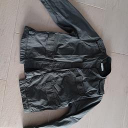 coole Blazerjacke Stoff Farbe Khaki mit Knöpfe 
neuwertig,  Nichtraucher Haushalt,  bei Versand zuzüglich 6,50 Versandkosten innerhalb Österreich