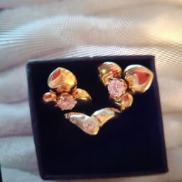 585 Gold Ring. Mit Diamanten gr 17 bis 17.5 und 585 Gold Ohrringe zusammen um 400 Euro fixpreis
