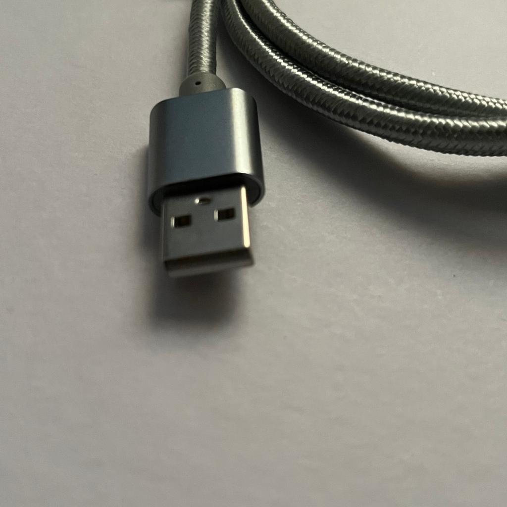 Brand new charger cable for Apple iPhone

Colour - silver

Material - nylon

Length - 1m

USB connection

Any questions welcome

BUY ONE GET ONE FREE